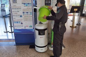 mk体育消杀机器人成功合作昆明车管所