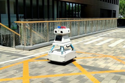 科技园区全天候的守护者：APV-SD安保巡逻机器人